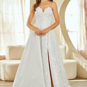White jacquard wedding dress.Strapless bridal gown